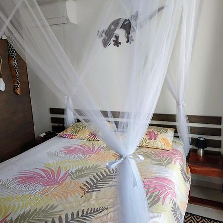 Chamb'Bouchons Apartment Saint-Francois  Ngoại thất bức ảnh