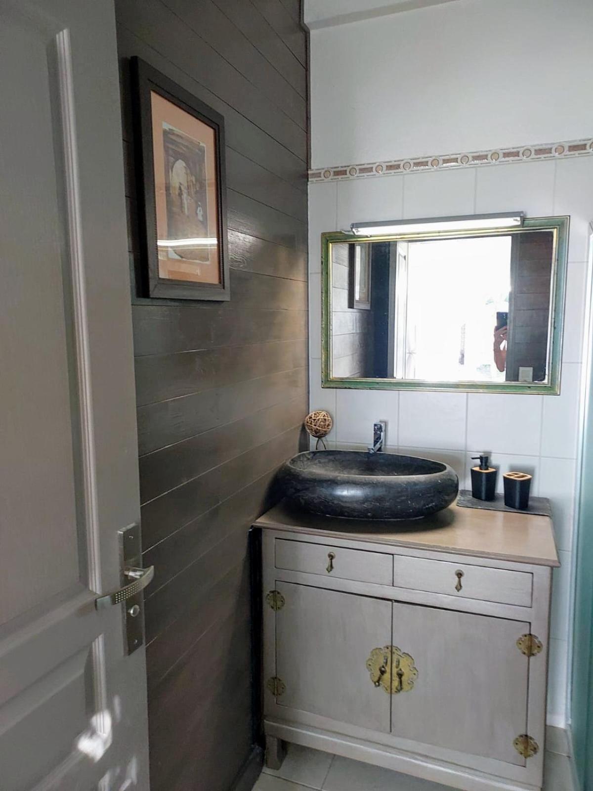 Chamb'Bouchons Apartment Saint-Francois  Ngoại thất bức ảnh