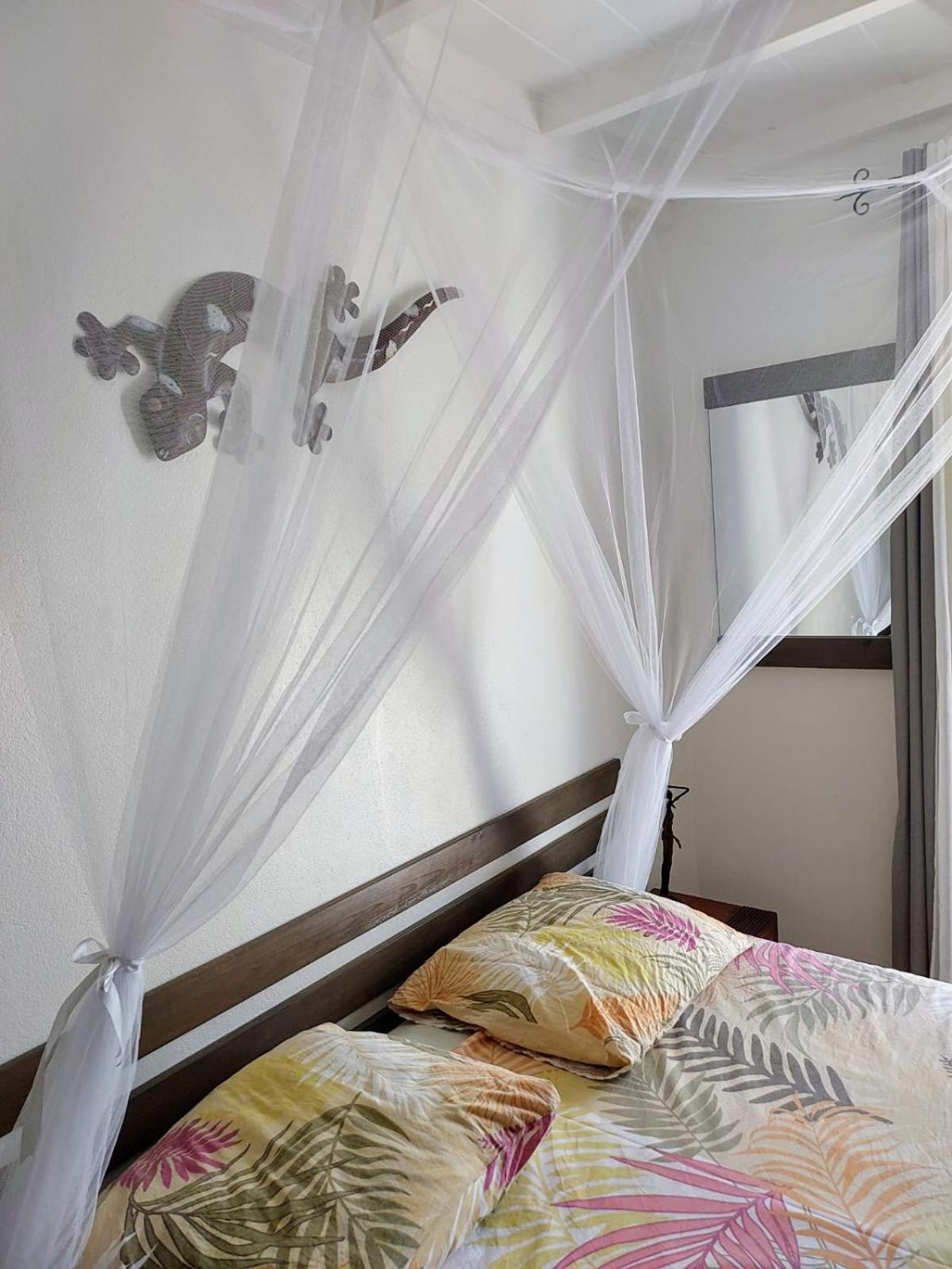 Chamb'Bouchons Apartment Saint-Francois  Ngoại thất bức ảnh